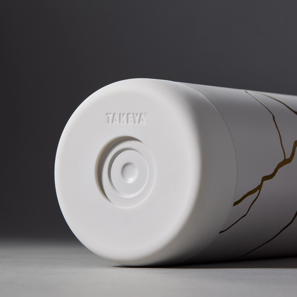 kintsugi-water-bottle-with-straw-lid-m7 51389-TK_HO25_Kintsugi_Takeya9255.png